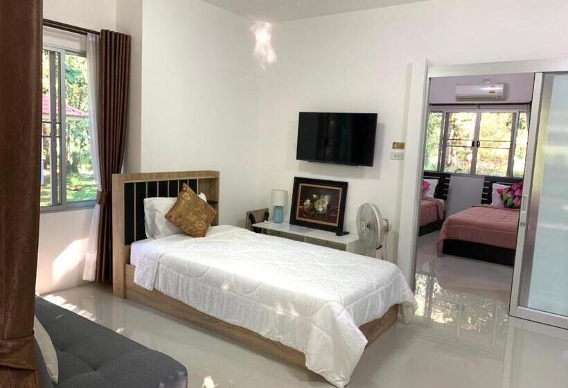 חדר דלוקס לשלושה, Baan Pingkan Wellness Resort