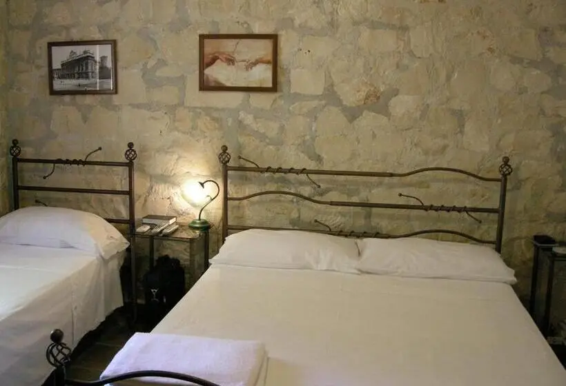 Standard Kolmen Hengen Huone, A Cunziria