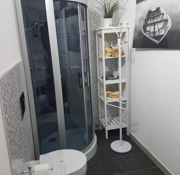 标准三人间, A Cunziria