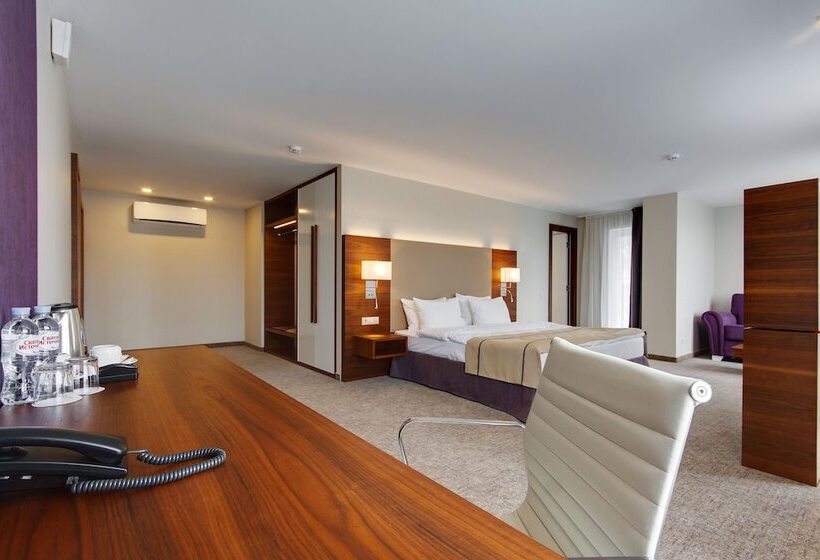 סוויטה עם מרפסת, G9