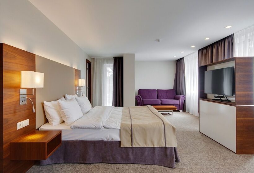 سوئیت با بالکن, G9