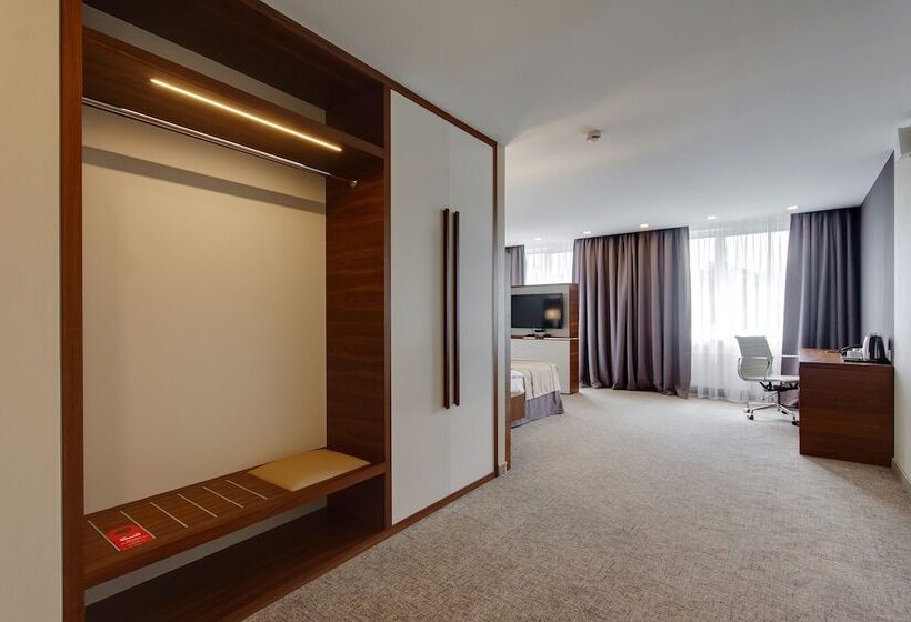 סוויטה עם מרפסת, G9