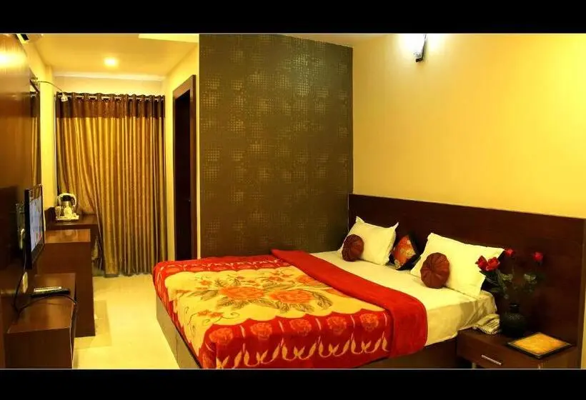 Deluxe-huone, Shri Khedapati International