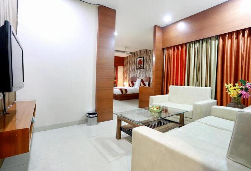 Deluxe Suite, Shri Khedapati International