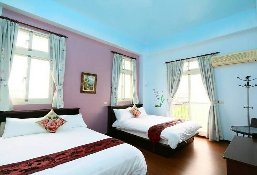 اتاق استاندارد چهار تخته, Happy Castle