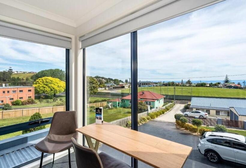 Студия Deluxe, Madsen Retreat