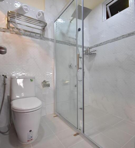 Comfort room with balcony, Paguro Beach Inn