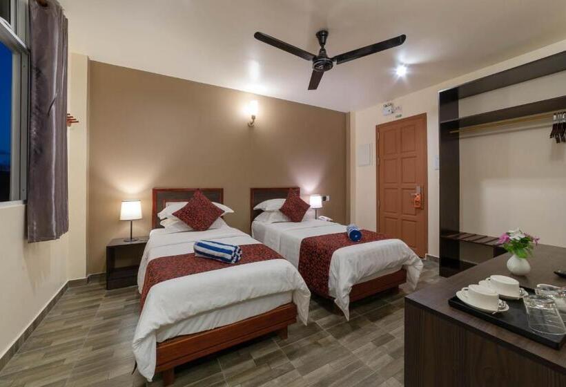 Comfort room with balcony, Paguro Beach Inn