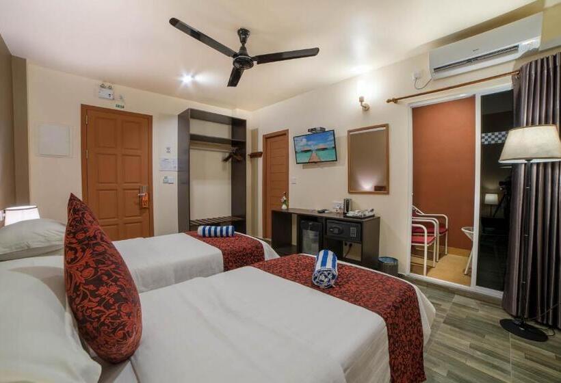 Comfort room with balcony, Paguro Beach Inn