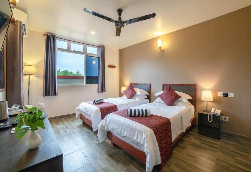 Comfort room with balcony, Paguro Beach Inn