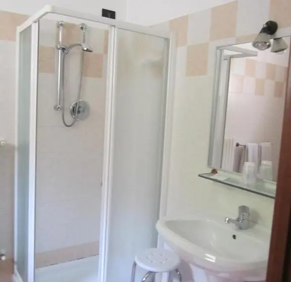 Standard Kolmen Hengen Huone, Agriturismo Il Lago