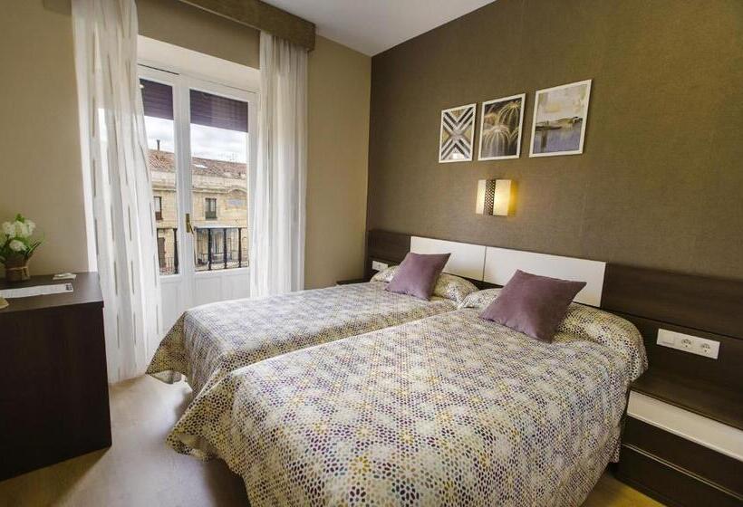バルコニー付きスタンダードトリプルルーム, Hospedería Castilla Plaza Mayor