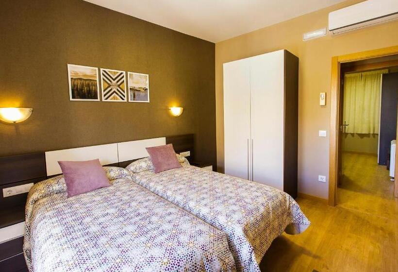 バルコニー付スタンダード４ベッドルーム, Hospedería Castilla Plaza Mayor