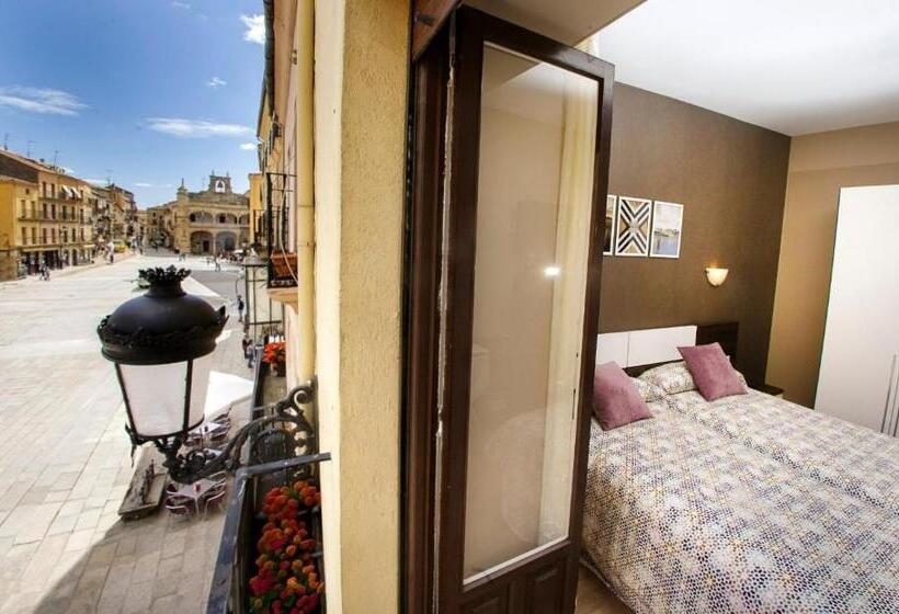 Номер Стандарт с Балконом, Hospedería Castilla Plaza Mayor