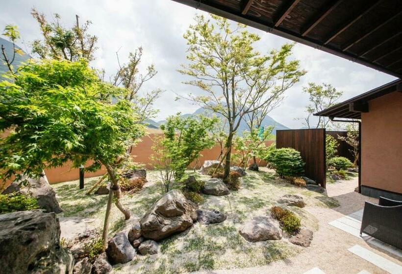 Standart Oda, Okuyado Buaiso