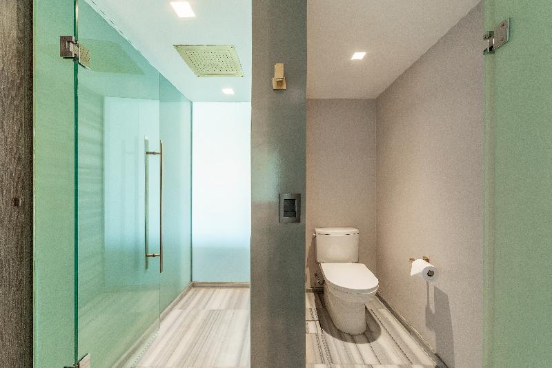 标准间, Capital Bellet