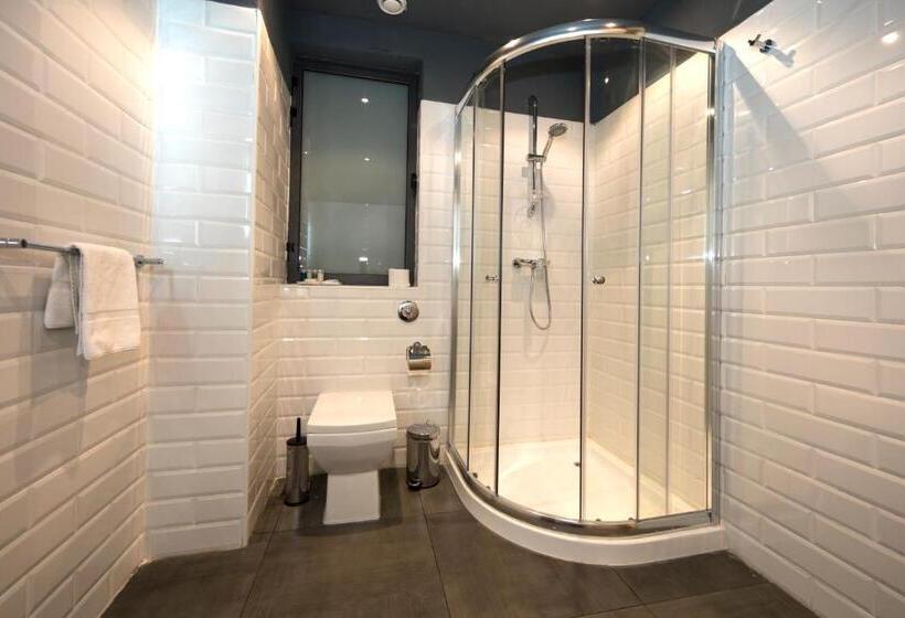 اتاق استاندارد, Mr. Todd