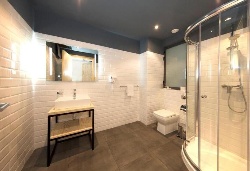 اتاق استاندارد, Mr. Todd