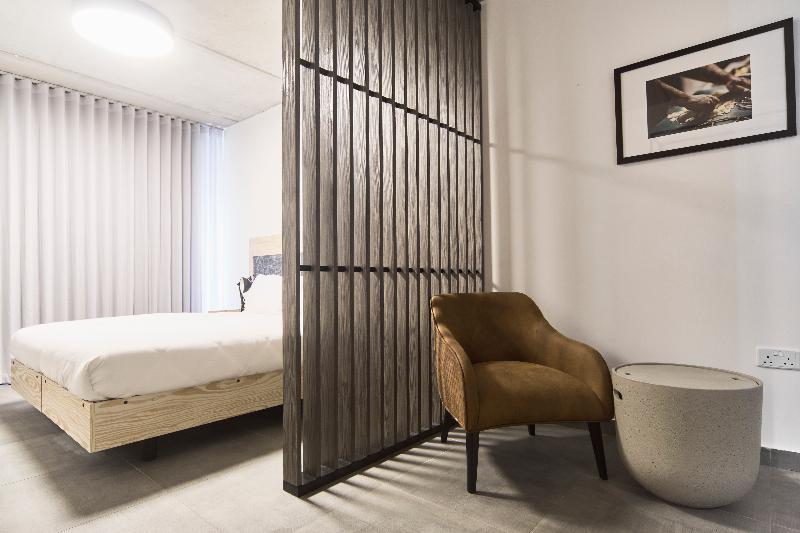 اتاق سوپریور, Mr. Todd