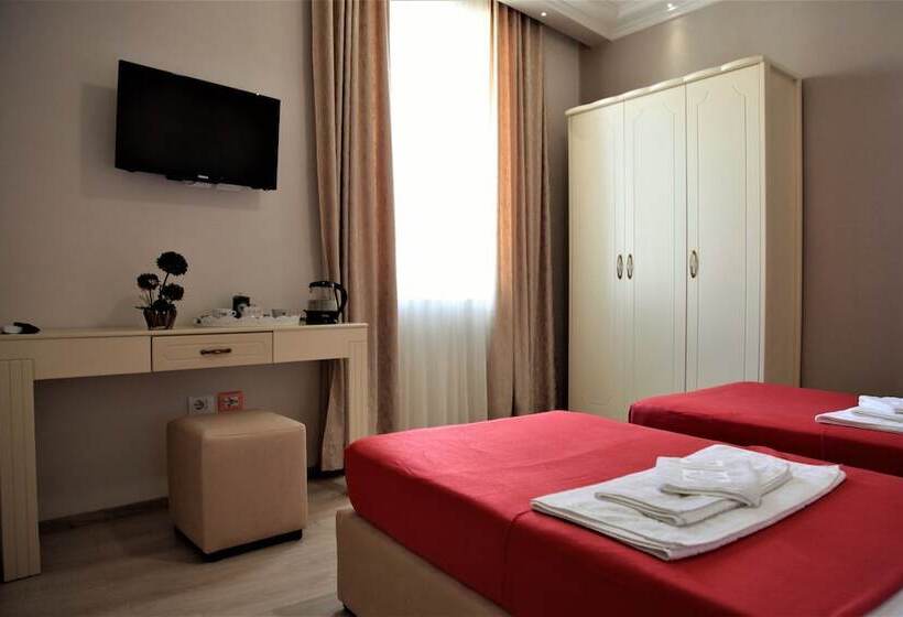 غرفة قياسية مطلّة علي الحديقة, Veliera