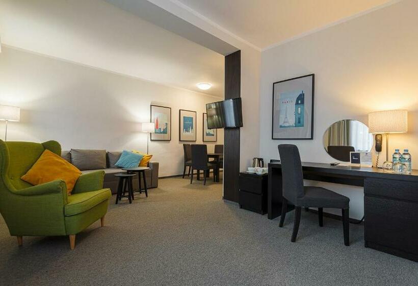 מיטת קינג בסוויטה, Edison Poznań Lotnisko ławica