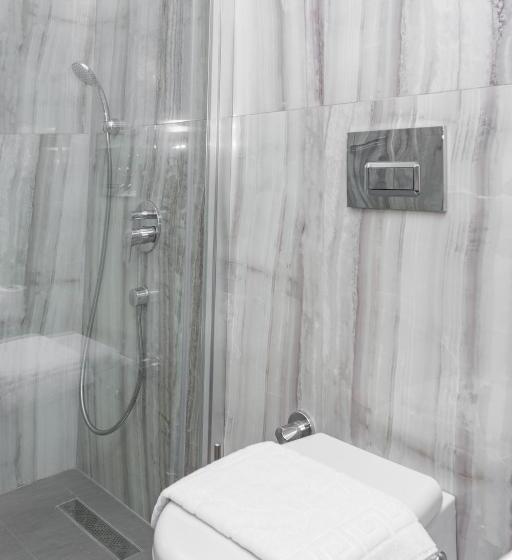 家庭间, Graf Victor