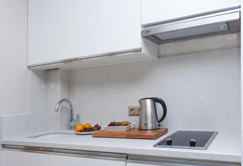 家庭间, Graf Victor