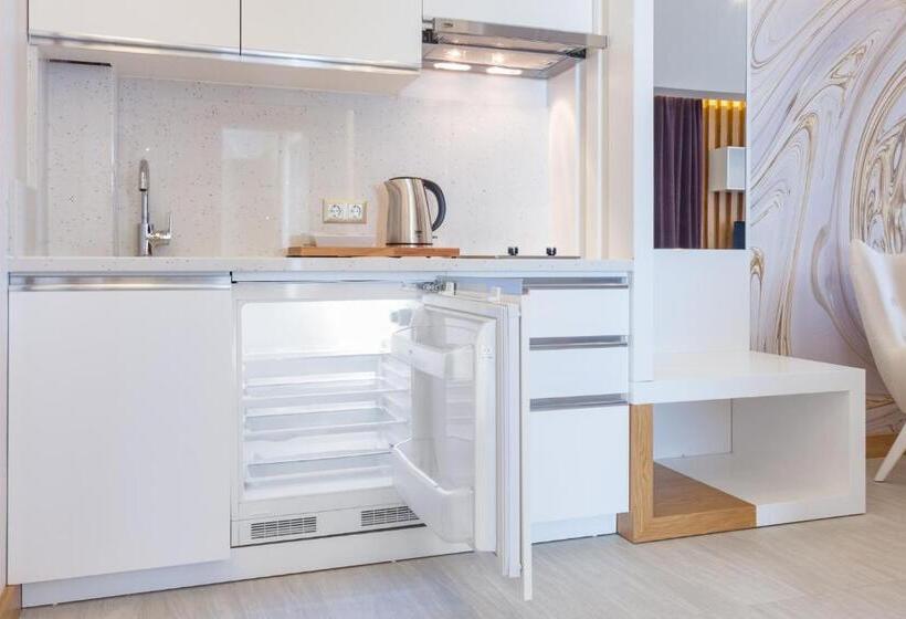 家庭间, Graf Victor