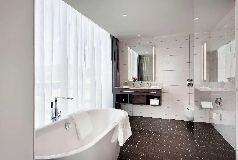キングサイズベッドのスイートルーム, Hilton Garden Inn Zurich Limmattal