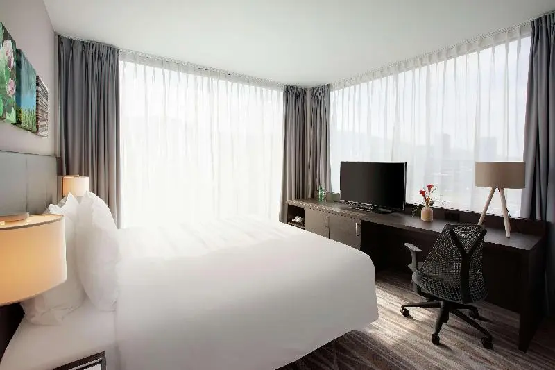 キングサイズベッドのスイートルーム, Hilton Garden Inn Zurich Limmattal
