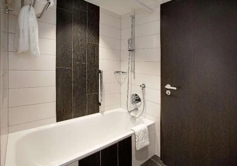 キングサイズベッドのスタンダードルーム, Hilton Garden Inn Zurich Limmattal