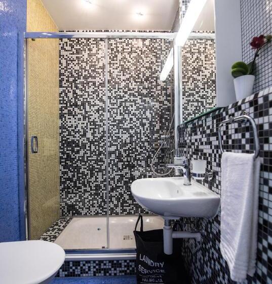 سرير فى غرفة مشتركه, Kursaal Arosa   Adults Only