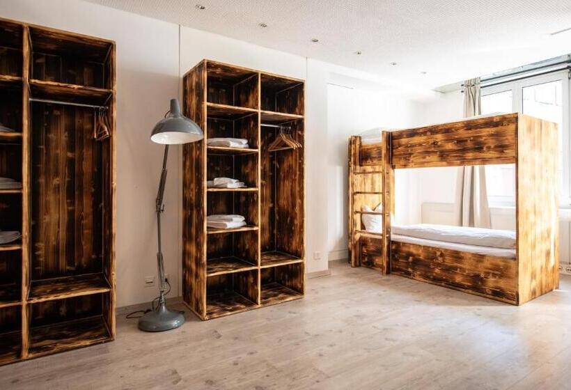 سرير فى غرفة مشتركه, Kursaal Arosa   Adults Only