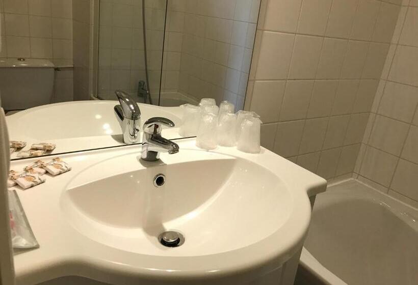 חדר סטנדרט לארבעה, Logis Hotel Saint Joseph