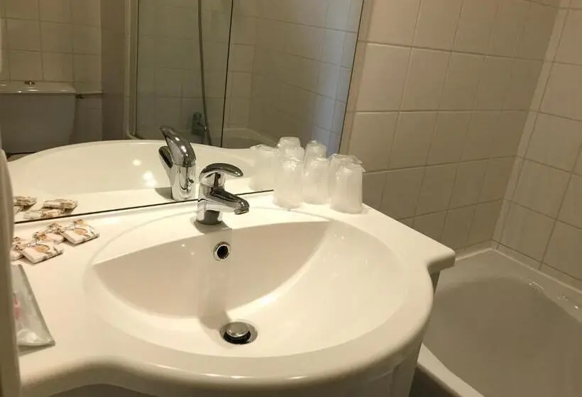 Standard Neljän Hengen Huone, Logis Hotel Saint Joseph