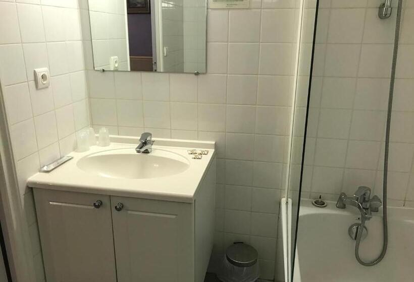 חדר סטנדרט לארבעה, Logis Hotel Saint Joseph