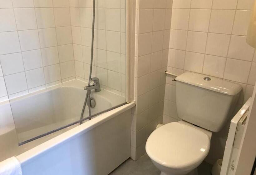 חדר סטנדרט לארבעה, Logis Hotel Saint Joseph