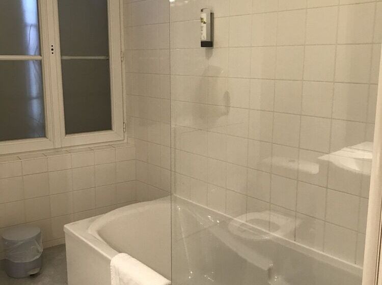 חדר סטנדרט לשלושה, Logis Hotel Saint Joseph