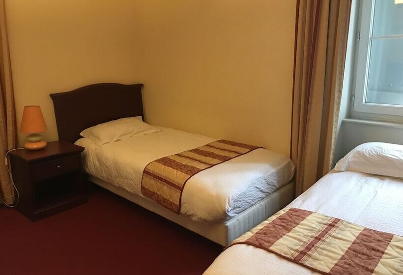 חדר סטנדרט לשלושה, Logis Hotel Saint Joseph