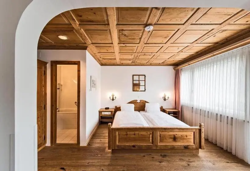 Deluxe Zimmer mit Balkon, Restaurant Chesa