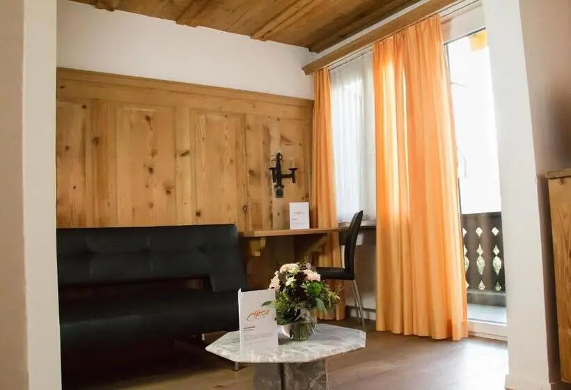 Deluxe Zimmer mit Balkon, Restaurant Chesa