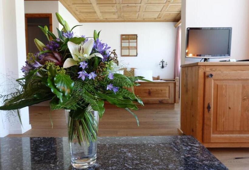 발코니 디럭스 룸, Restaurant Chesa