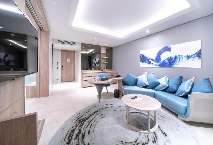 סוויטת ג'וניור, The Nature Phuket Sha Extra Plus