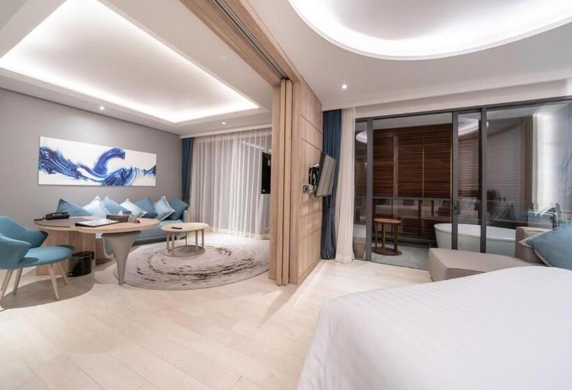 סוויטת ג'וניור, The Nature Phuket Sha Extra Plus