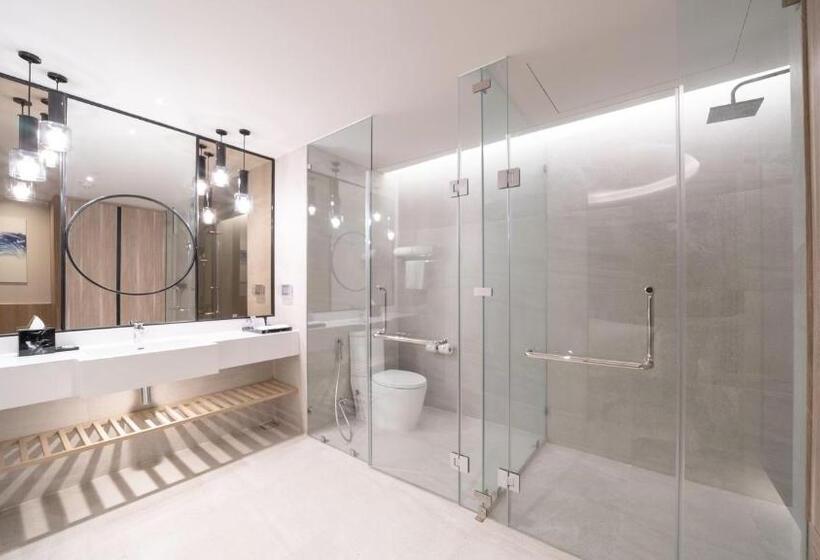 סוויטת ג'וניור, The Nature Phuket Sha Extra Plus