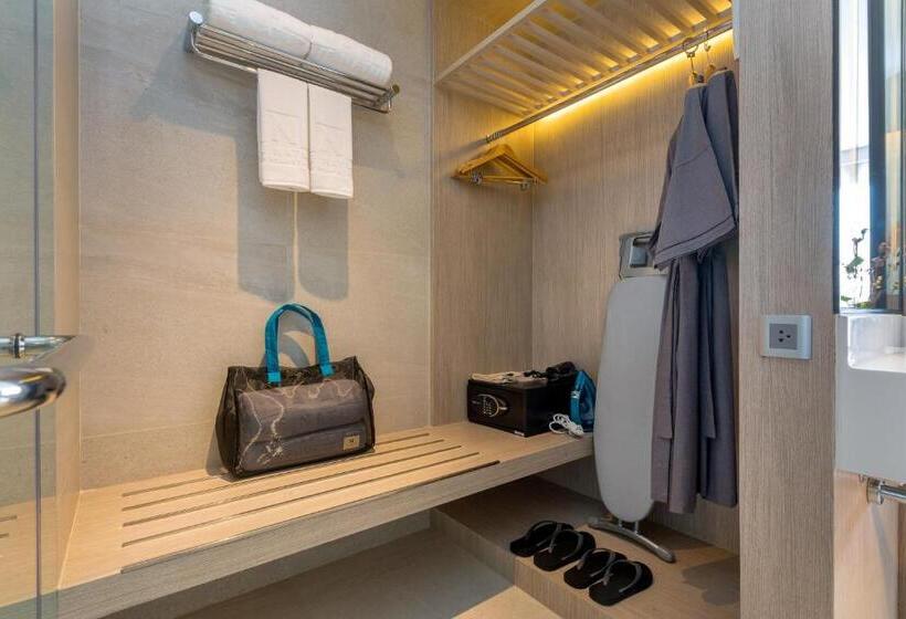 חדר דלוקס נוף בריכה, The Nature Phuket Sha Extra Plus