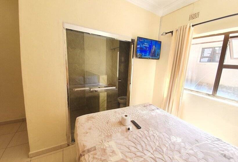 اتاق عادی, The Palace Guest House