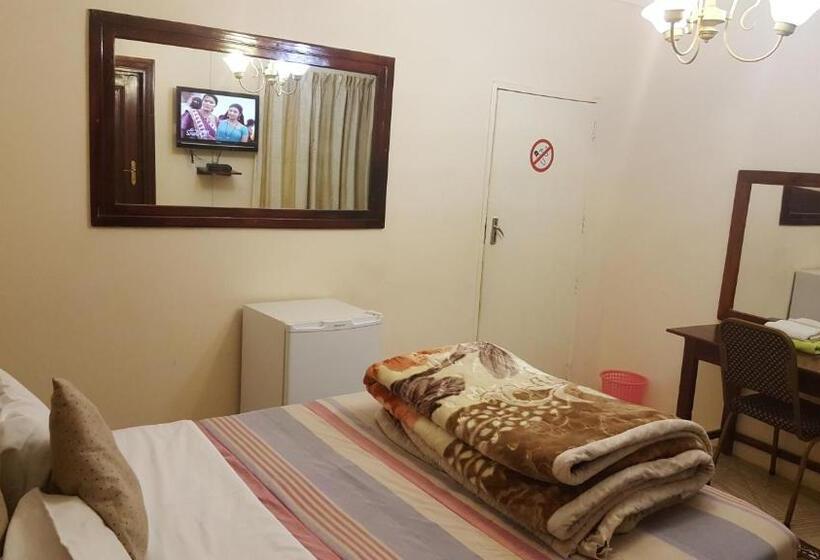 اتاق خانوادگی, The Palace Guest House