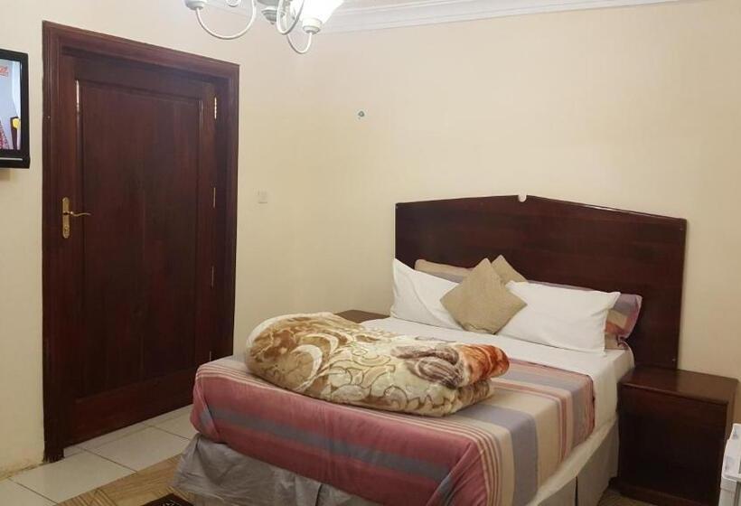 اتاق خانوادگی, The Palace Guest House