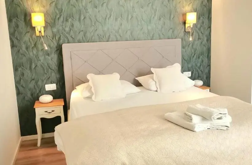 ２ベッドルームアパートメント, 48 Rooms Split